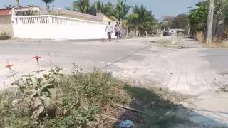 Hay ciudadanos que obstruyen las vialidades con material y desechos