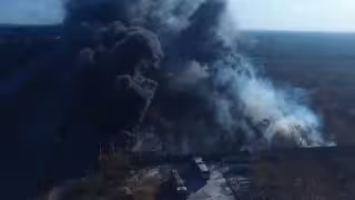 Voraz incendio consume terreno en el Periférico Poniente de Mérida