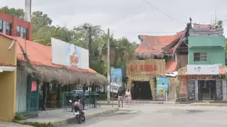 Según el Comité de Vecinos de la Supermanzana 22, el Gobierno municipal decidió cerrar las vialidades sin dar a conocer el proyecto ni advertirles.