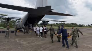 Sube a 68 el número de muertos por avión Hércules en Colombia; continúan búsqueda de desaparecidos