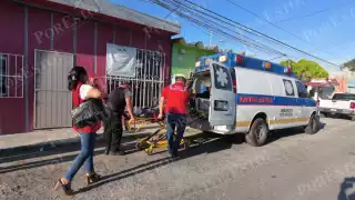 Motociclista cae en bache y sufre fractura en Ciudad del Carmen; vecinos denuncian mal estado de calles