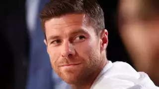 Alonso mantiene al Leverkusen como líder con 70 puntos