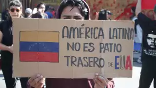“Venezuela no se toca”: protestan en la embajada de EU en CDMX por detención de Nicolás Maduro