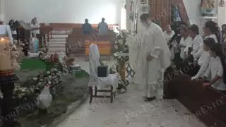 Entre fe y dolor, dan bautizo póstumo y último adiós al niño Federico en Escárcega