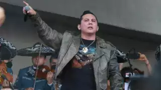 Edwin Luna explota y exhibe a la mamá de su primer hijo en redes sociales