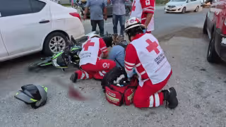 Motociclista sufre amputación parcial de dedos tras chocar contra un automóvil en Ciudad del Carmen
