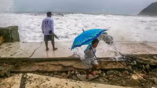 Huracán Polo mantiene categoría 5 y se acerca a costas del Pacífico; provoca lluvias y oleaje de hasta 8 metros
