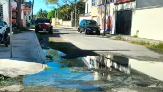 Vecinos de Cozumel denuncian rebosamiento de aguas negras en varias zonas