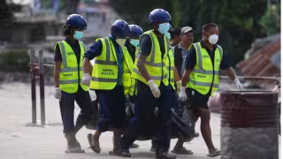 Riada en Nepal deja 939 muertos y casi 4 mil desaparecidos; rescate continúa con 21 mil efectivos