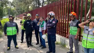 Hombre escala torre de la Línea 1 del Cablebús en la CDMX y amenaza con suicidarse
