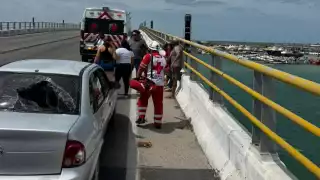 Por fortuna hubo un segundo motociclista quien alertó de la presencia de la tragedia a quienes circulaban por esta vía