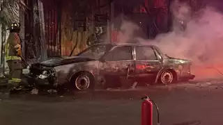El automóvil fue incendiando