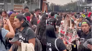 Vendedor ambulante “burla” seguridad antipiratería en concierto de BTS y se vuelve viral; “llévele algo de Yoni, yo ni los conozco”