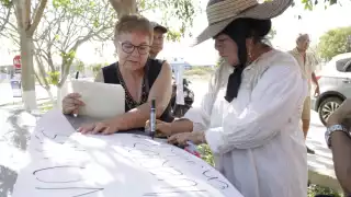 Con pancartas, los vecinos pidieron que se atienda sus demandas