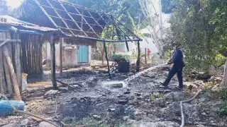 Abuelito conecta su lavadora y causa el incendio de una palapa en Sucopó, Tizimín