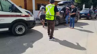 Accidente en calles 26 por 27 deja daños y una lesionada en Calkiní