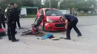 La pareja de motociclistas fue trasladada a un hospital de Mérida