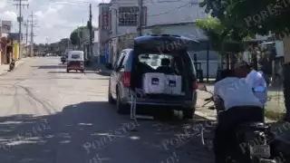 Motociclista sufre fuerte hemorragia tras chocar contra una camioneta en Sabancuy