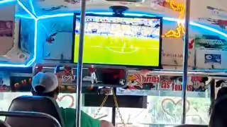 Chofer de microbús transmite los partidos del Mundial durante su ruta: VIDEO
