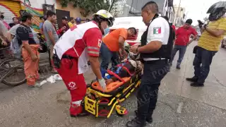 Abuelito es atropellado por un camión en Ciudad del Carmen