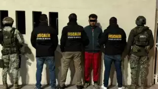 La Fiscalía del Estado de México informó de la detención de un colaborador del ex Presidente municpal de Toluca, quien sigue prófugo tras ser acusado de secuestro exprés