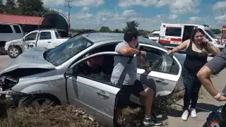 A pesar de que trató de esquivar a la camioneta, ya nada se pudo hacer.