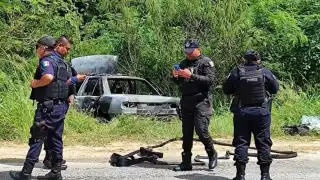 Los bomberos de la Secretaría de Seguridad Pública (SSP) de manera inmediata acudieron al lugar para sofocar la flama