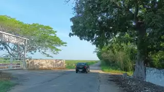 Los pobladores de ambas localidades temen transitar por la carretera de noche