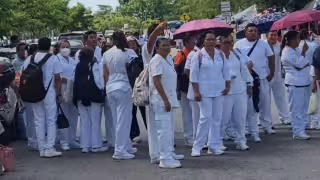 Estalla protesta de enfermeros del Hospital O'Horán de Mérida