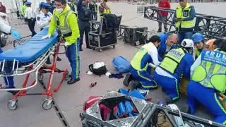 Los hombres cayeron de una estructura metálica