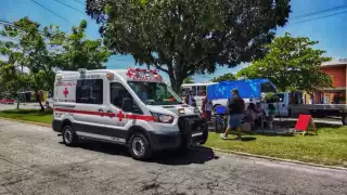 El hombre no se percató de la alcantarilla en mal estado