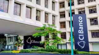 Finsus enfrenta escrutinio por sanciones antilavado y vínculos de sus directivos con entidades de transmisión de dinero