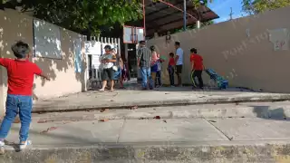 Padres liberan acceso a primaria Juan Escutia de Escárcega, pero mantienen exigencias