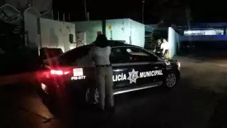 El hombre se excusó diciendo que sólo se encontraba haciendo sus necesidades
