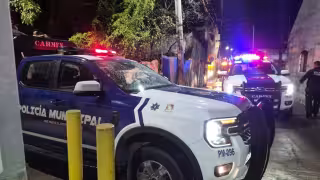 Conductor presuntamente ebrio provoca choque y termina detenido tras escapar en sentido contrario