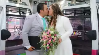 La feliz pareja se dio el sí a más de 35 metros de altura