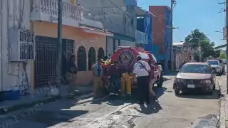 Incendio en vivienda provoca intensa movilización en la colonia Plutarco Elías Calles, Ciudad del Carmen