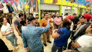 Comerciantes defienden tradición de más de 40 años en el Paseo de Reyes