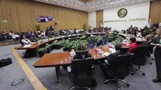 El consejero del INE, Uuc-Kib Espadas, señaló que eel INE no tiene facultad para obligar a los partidos a postular un cierto número de hombres y mujeres