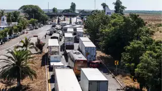 Bloqueos de agricultores cumplen 48 horas: carreteras paralizadas, pasajeros varados y pérdidas millonarias en todo México