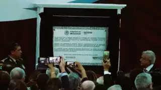 La placa representa una memoria gráfica de la construcción. Foto: Cuartoscuro