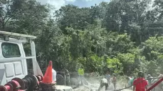 Este fue el tractocamión que se volcó en Campeche