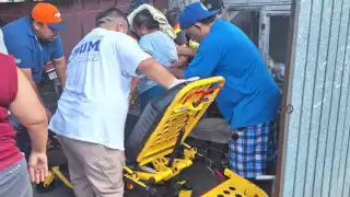 Los paramédicos estabilizaron a la adulta mayor y la trasladaron a la clínica del IMSS de Motul