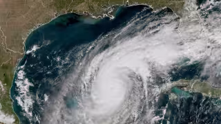 Huracán Isaías se intensifica a categoría 2 lejos de la Península de Yucatán