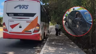 Camión no respeta alto y provoca choque contra auto en la avenida Costera de Campeche