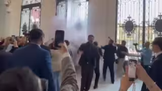 Caos en el Congreso de la CDMX: intento de portazo y destrozos por protesta de vivienda