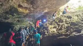 Niños del tercer grado grupo B, con gran entusiasmo, acudieron al sitio para limpiar y recolectar basura.