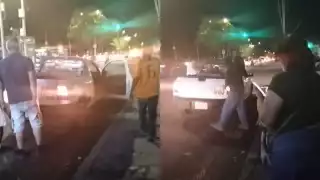     Chofer de Va y Ven se cuelga de una camioneta que lo chocó en Mérida; conductor intentó huir        