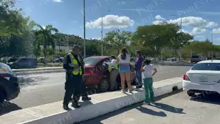 No respeta alto y provoca fuerte choque con lesionados en la Costera, Campeche