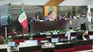 Los 28 diputados presentes en el recinto legislativo aprobaron por unanimidad de votos la Ley